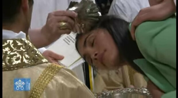 Papa Francesco battezza miss Venezuela: «Nel nome del Padre, del Figlio e dello Spirito Santo»