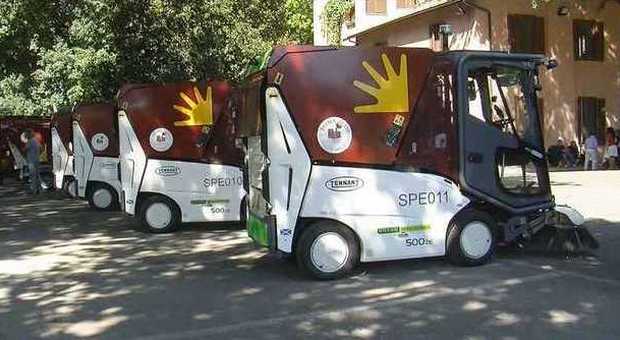 Roma pulita, in arrivo le nuove spazzatrici Marino: «Avranno il nome dell'operatore»
