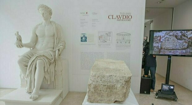 Cippo romano dell'epoca di Claudio