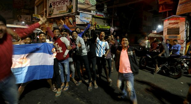 India, donna di 50 anni uccisa da proiettile vagante. «Sparato da tifosi che festeggiavano l'Argentina ai Mondiali»