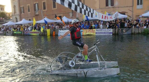 La gara delle biciclette (foto Meloccaro)