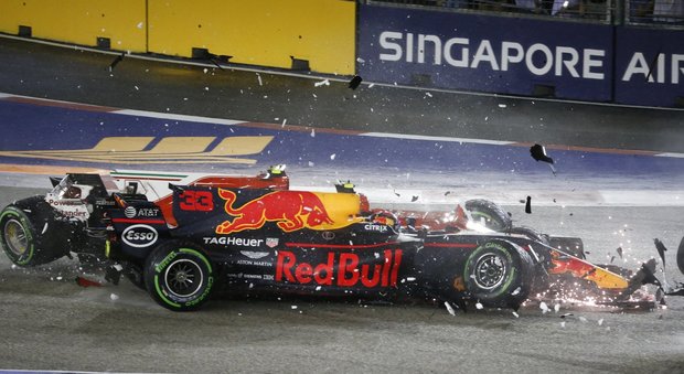 Gp Singapore, Verstappen choc: «Contento che siamo andati tutti fuori»