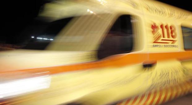 Genova, fuma uno spinello mentre guida l'ambulanza: arrestato 37enne