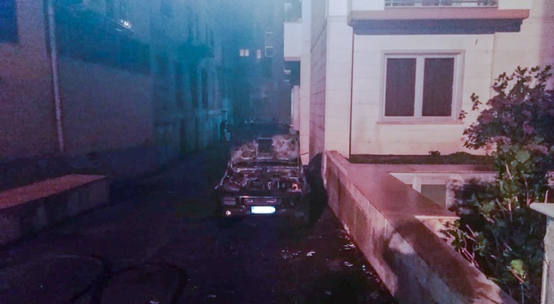 Auto distrutta dalle fiamme, è giallo a Benevento