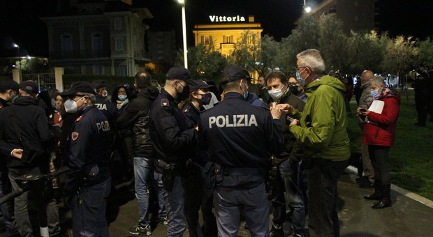 I controlli della polizia a Pesaro
