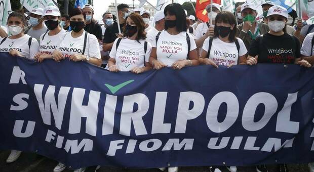 Whirlpool, i lavoratori raccolgono il grido di Battaglia: «Chiuso il sito, muore presidio di legalità»