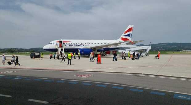 Il primo volo della British Airways atterrato a Perugia