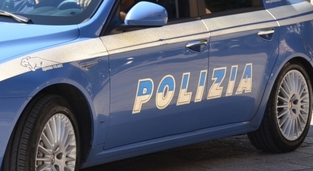 Choc a Roma, due poliziotti investiti da un'auto contromano: feriti