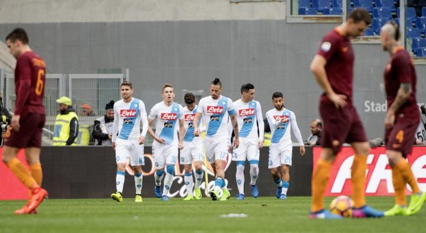 Roma-Napoli 1-2: doppio Mertens piega i giallorossi, Strootman non basta. Traversa di Perotti