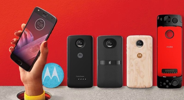 Super sottile e con i mods, Motorola è tornata: ecco lo Z2 Play