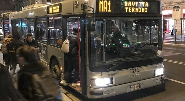 Riaperta la stazione della metro Spagna per i viaggiatori in uscita Repubblica resta chiusa