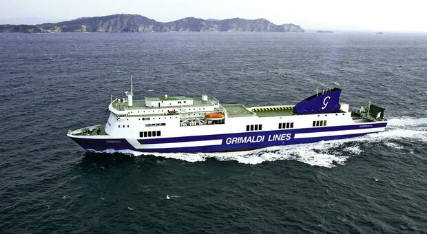 Una nave Grimaldi Lines