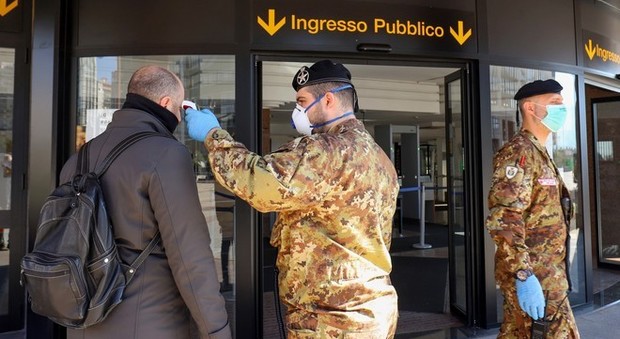 Coronavirus a Napoli, arrivano i termoscanner nel palazzo di giustizia: primi test tra Procura e Tribunale