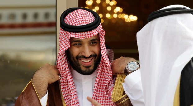 Arabia Saudita, sparatoria vicino al palazzo reale: il re nascosto in un bunker, ma era solo un drone