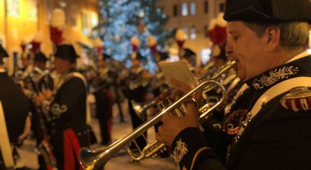 La banda dei carabinieri accende il Natale nel cuore di Roma