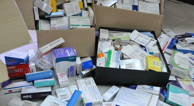 Rubano medicine in farmacia, diciannove finiscono sotto accusa