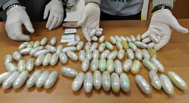 Ingoia 25 ovuli di cocaina per sfuggire alla polizia: maliano finisce in ospedale
