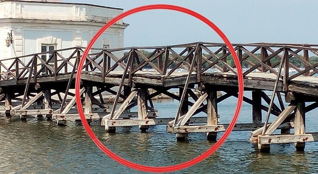 Fusaro: preoccupazione per il ponte di accesso alla Casina Vanvitelliana