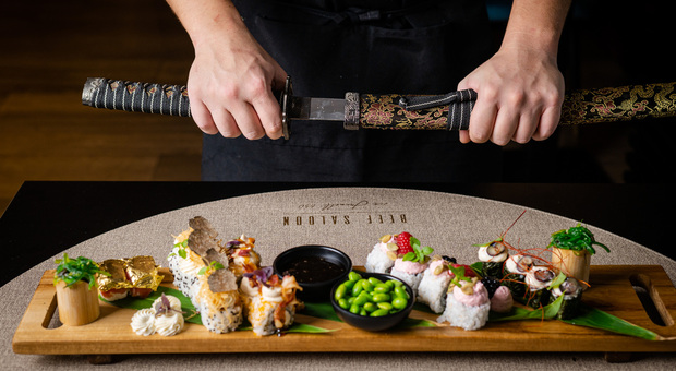 Napoli, al Vomero Beef Saloon propone un grand tour gastronomico tra tagli pregiati e il nuovo sushi di carne