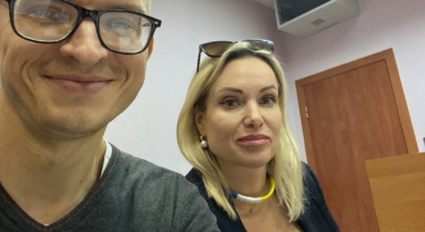 Marina Ovsyannikova ricomparsa: spunta la foto insieme all'avvocato