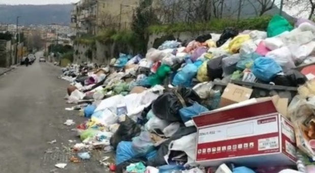 Napoli Marechiaro, controlli sui rifiuti: sanzionati due locali