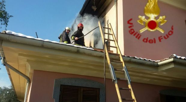 L'intervento dei vigili del fuoco a Velletri