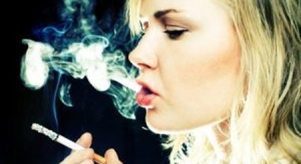 Fumo e infarto, la donna rischia più dell'uomo
