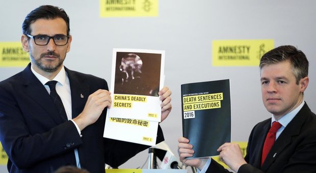 Un momento della conferenza stampa di Amnesty