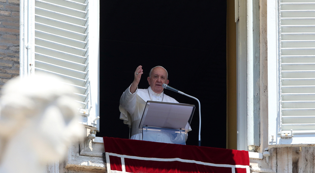 Papa Francesco telefona alla vedova Morricone: «Prego per lui e per la vostra famiglia»