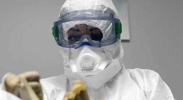 Ebola, guarito il cameraman Nbc contagiato in Liberia