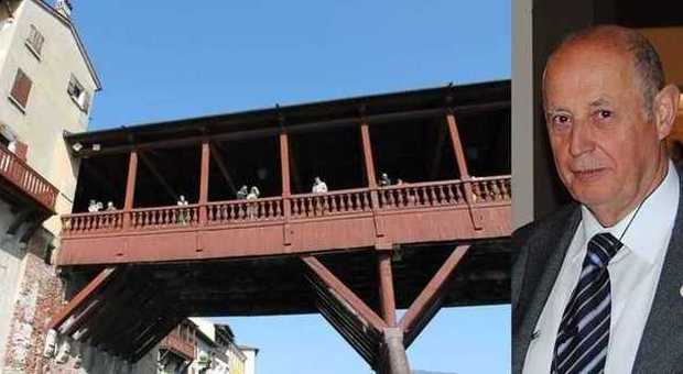 Il ponte degli alpini e l'architetto e docente Franco Laner