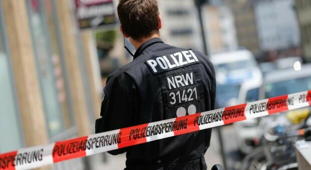 Germania, uomo entra in una scuola e accoltella una donna e una bambina di 7 anni