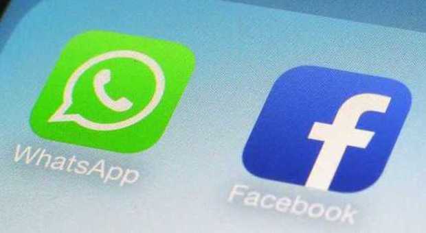 Whatsapp si integra a Facebook, i messaggi della chat potrebbero arrivare sul social