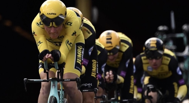 Tour de France, la Jumbo Visma concede il bis e conquista anche la crono a squadre. Teunissen sempre in giallo