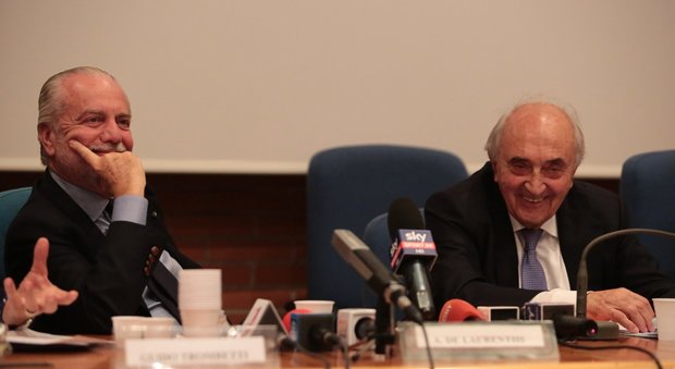 Errori arbitrali, Ferlaino sta con Sarri: «Giusto lamentarsi degli arbitri»