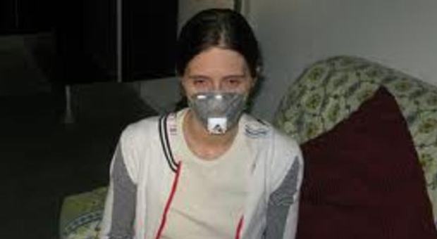 Cinzia Pegoraro costretta a vivere con la mascherina (dal blog Vocedelleverità)