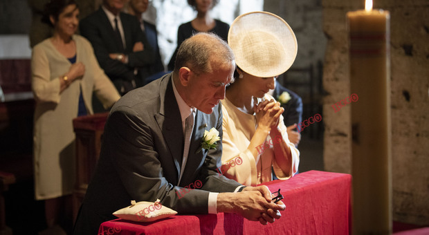 Il matrimonio del principe attore: Urbano Barberini sposa Viviana Broglio, le nozze blindatissime