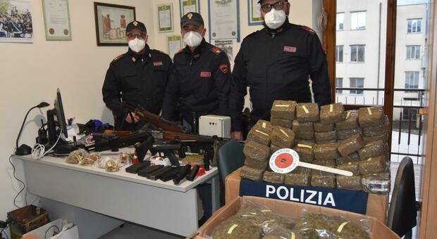 Droga, esplosivo e armi da guerra: il covo della banda in una villa di Frosinone