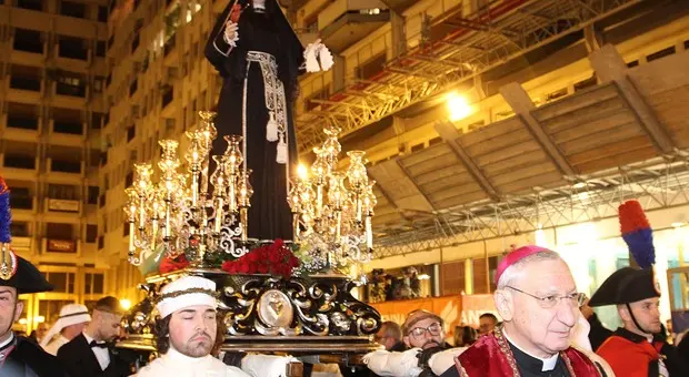 Il vescovo Santoro alla processione dei Sacri Misteri