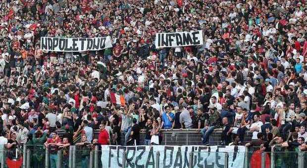 Insulti alla mamma di Ciro: così gli ultras della Roma fanno entrare gli striscioni allo stadio