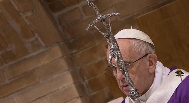 Papa Francesco interviene contro il caos alla Sacra Rota: era a rischio il “divorzio cattolico”