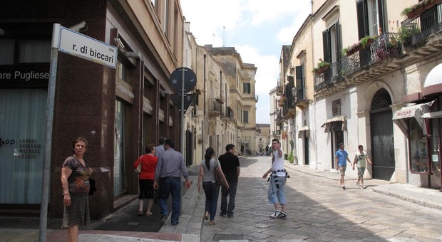 Lecce, più grande l'isola pedonale di piazza S.Oronzo: chiudono alle auto via Alvino e via Di Biccari