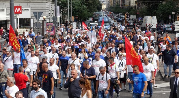 Whirlpool, sciopero nelle fabbriche contro la vendita del sito di Napoli