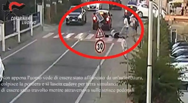 Simula incidenti sul monopattino, denunciato per truffa un romano: chiedeva sul posto agli automobilisti il risarcimento VIDEO