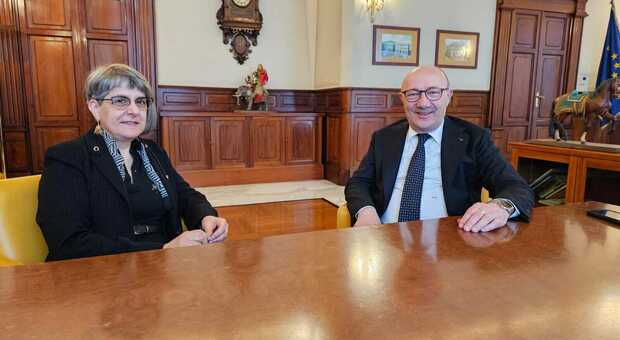 La commissaria Maria Salerno e l'ex presidente Ciro Fiola