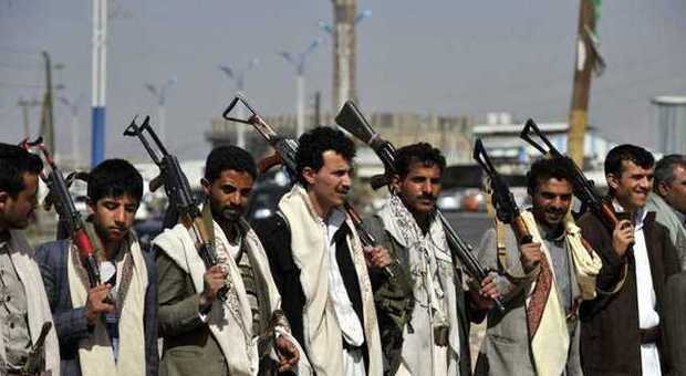 Yemen «a un passo dal golpe», scontri tra ribelli ed esercito nella capitale