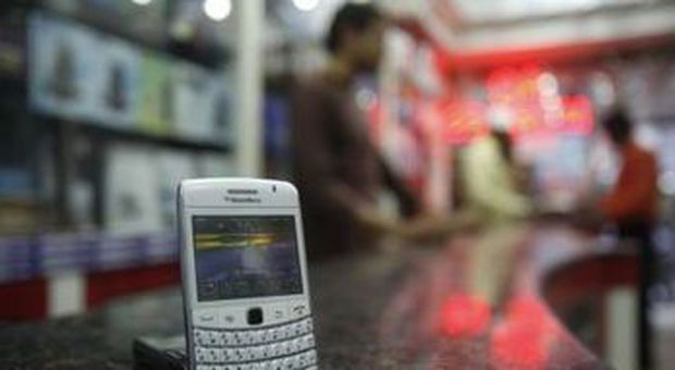 Rete Blackberry in tilt: milioni di utenti per ore senza posta, internet e roaming