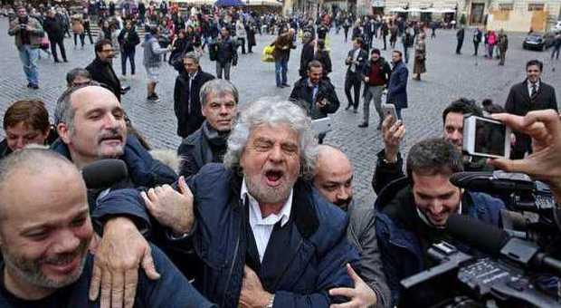 Grillo a sorpresa: "Martedì sarò a Sanremo". Forse uno show fuori dall'Ariston