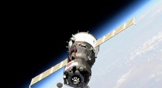 Manovre in orbita per agganciare la Soyuz