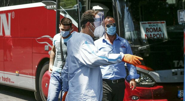 Coronavirus, nel Lazio casi triplicati nelle ultime 24 ore. Via ai test su passeggeri bus da Romania